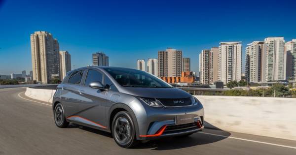 Montadora BYD de veículos elétricos abre vagas de emprego