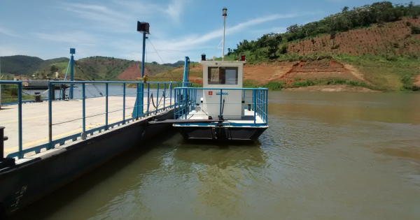 Avó e neta morrem após carro cair da balsa