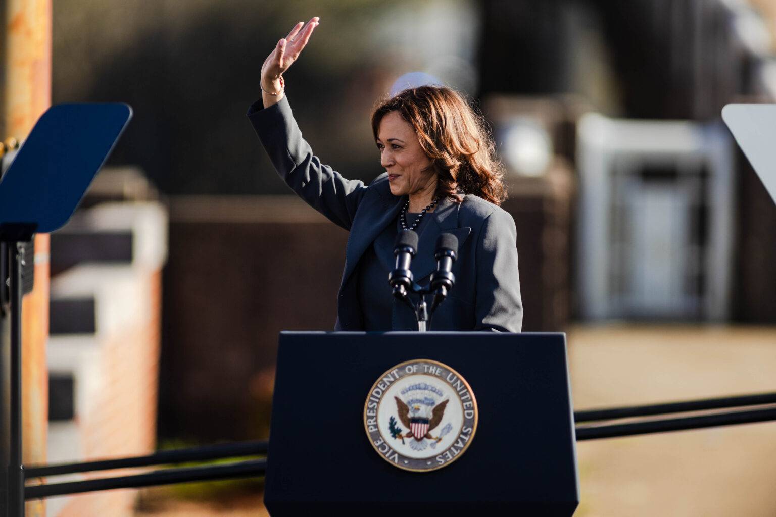 Quem Kamala Harris Que Deve Substituir Biden Nas Elei Es