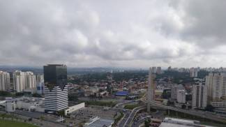 Previsão do tempo - nublado nuvem de chuva