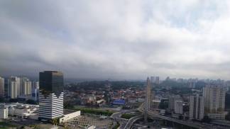 Previsão do tempo - parcialmente nublado sol entre nuvens