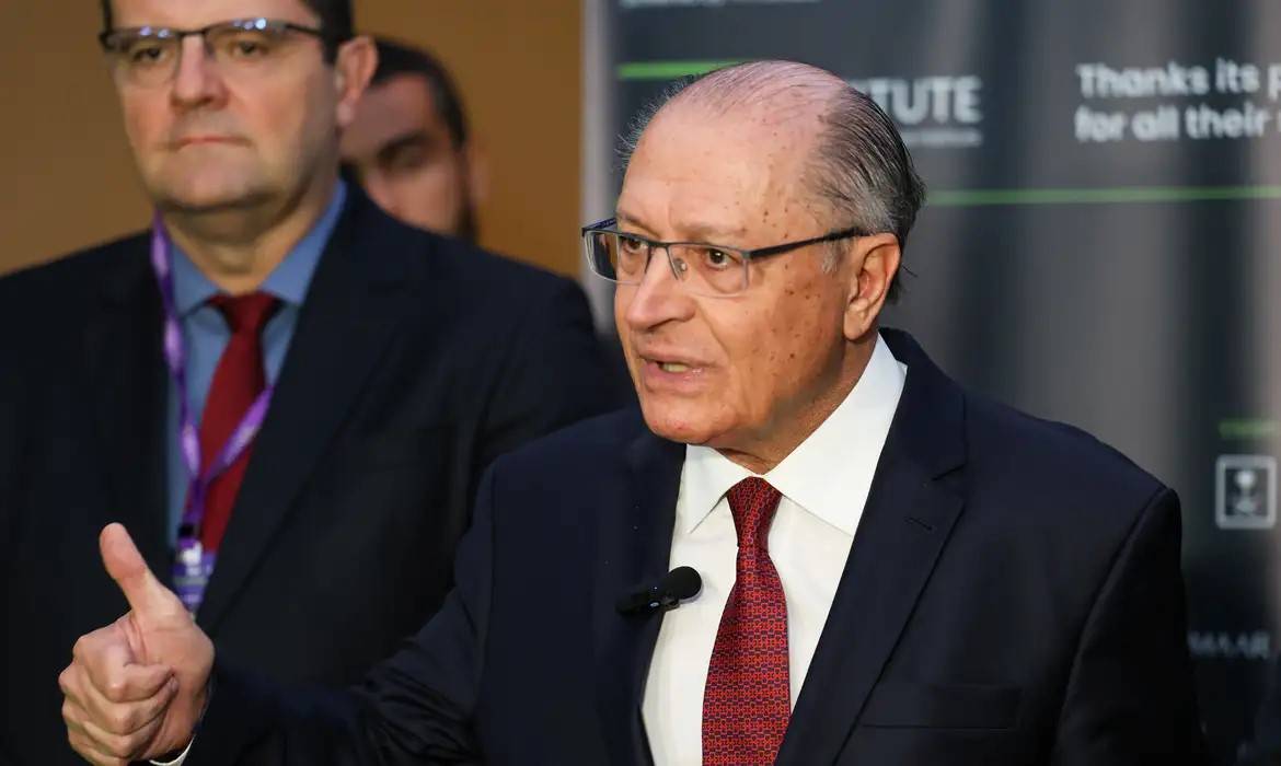 Alckmin participa de Congresso em Campos do Jordão