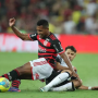 Flamengo vence Corinthians por 1 a 0 em semifinal marcada por polêmica de datas