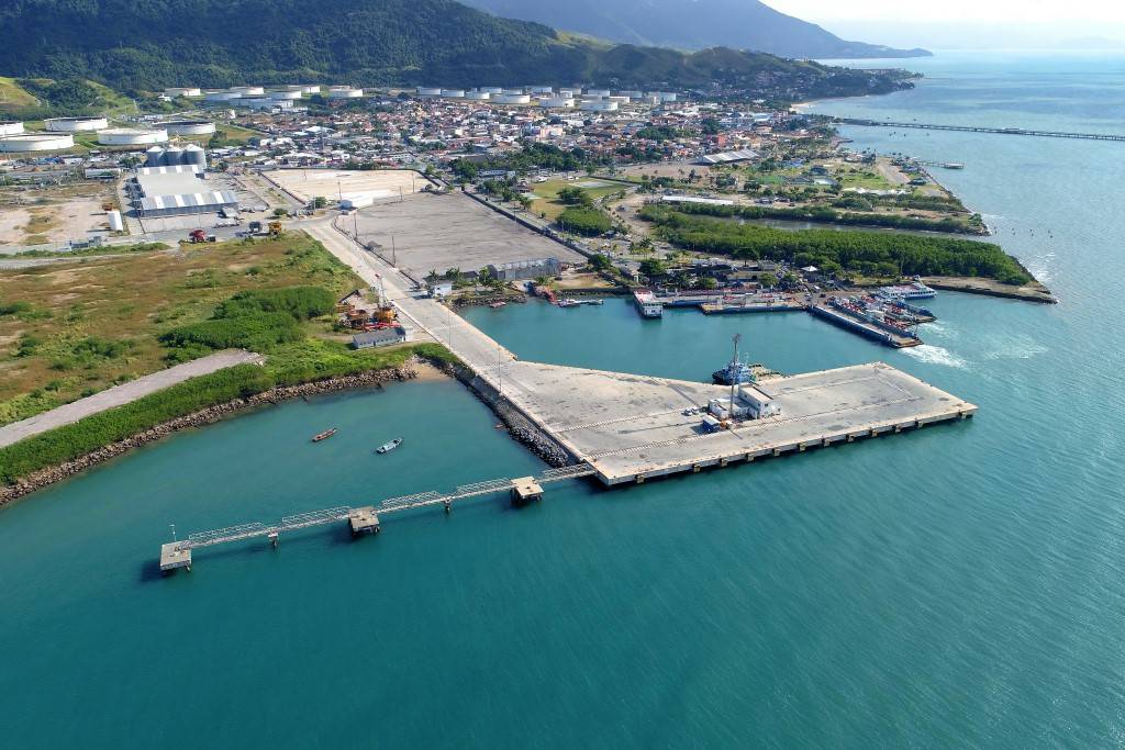 Porto de São Sebastião bate recorde de movimentação de cargas