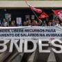 Metalúrgicos da Avibras protestam em frente ao BNDES