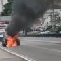 Carro pega fogo na avenida Nelson D'Ávila e interdita trânsito em São José