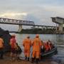 Queda de ponte causa morte e deixa vários desaparecidos