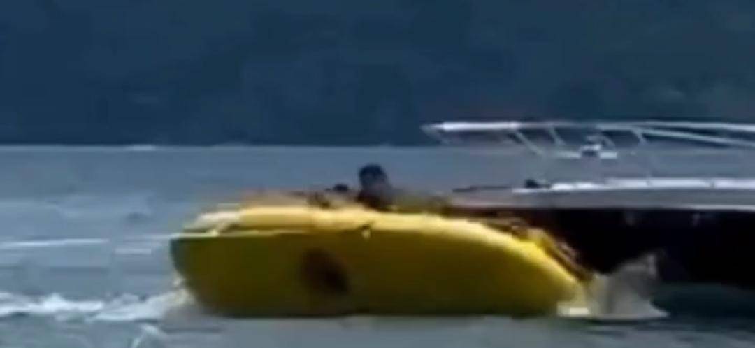 Passeio de banana boat termina em acidente em Ubatuba