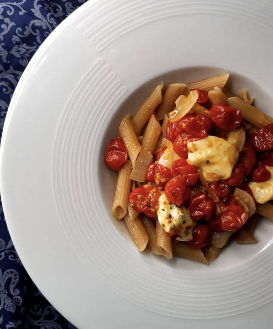 Receita do Dia: Penne integral com tomate e queijo assados