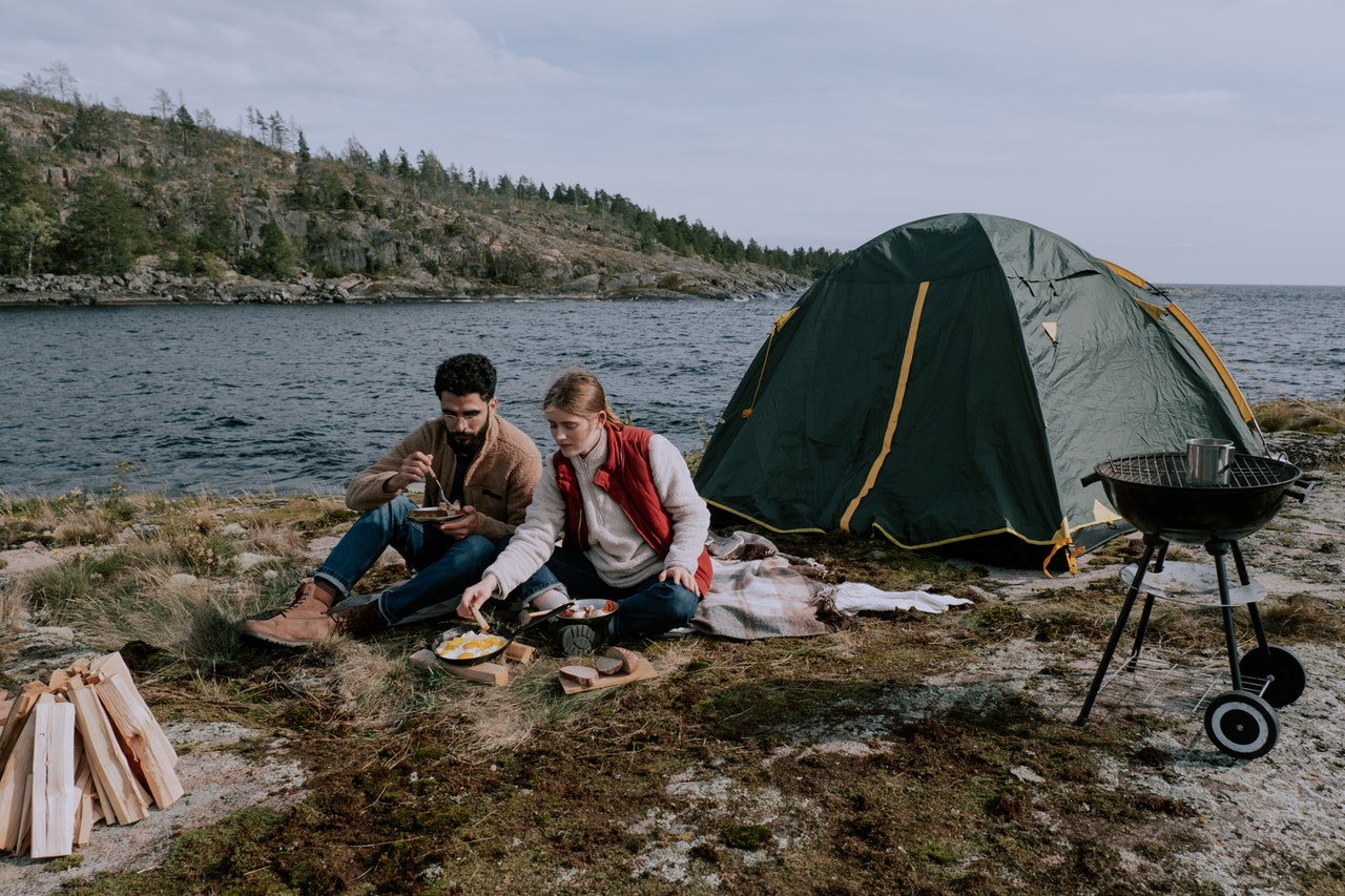 Kit Camping Básico - Acomoda 2 a 3 pessoas - Loja de artigos de camping:  Equipamentos e acessórios para aventuras ao ar livre